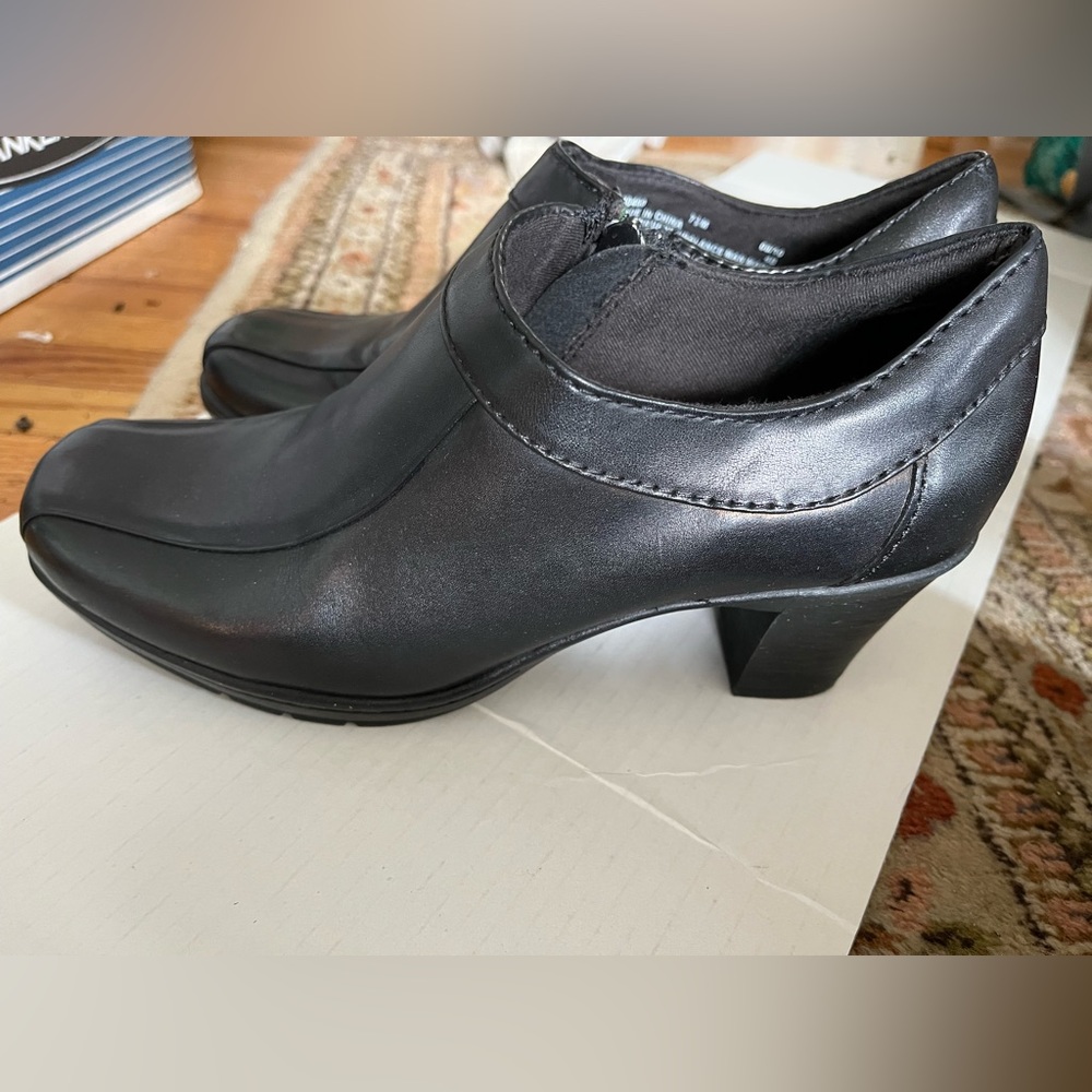 Clarks black leather heels